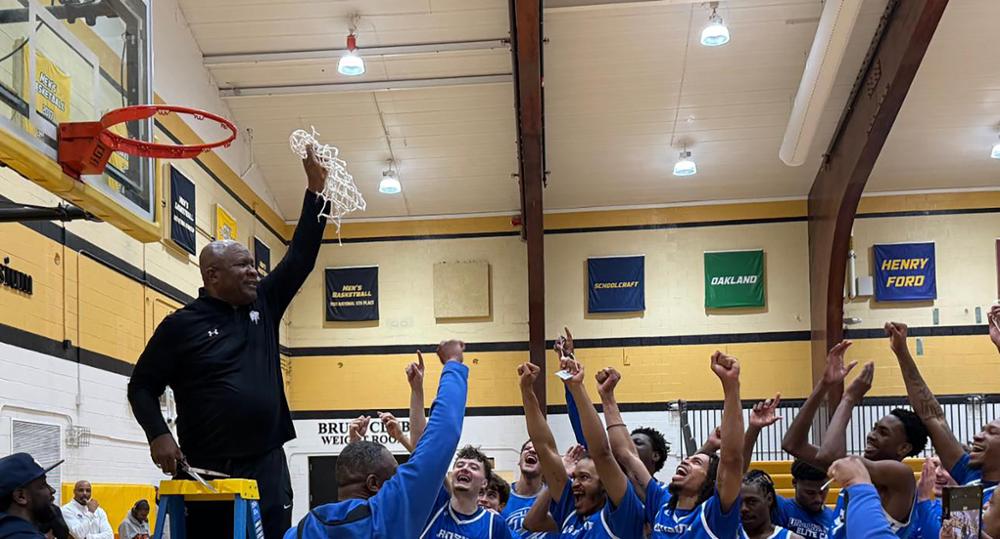 Men's Basketball Competes at Nationals