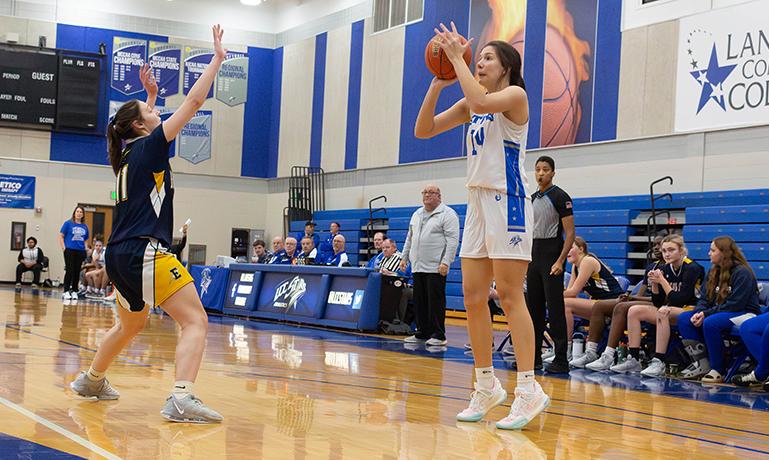 Women's Basketball falls to Mid Michigan