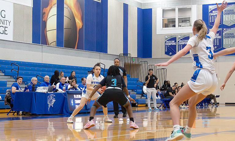 Lady Stars reach 20 victories