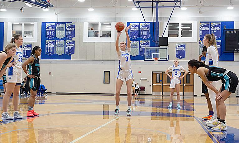 Women's Basketball Clinches Share of Title